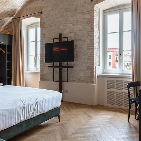 Pavillon Apartment *