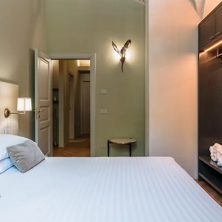 Pavillon Apartment *