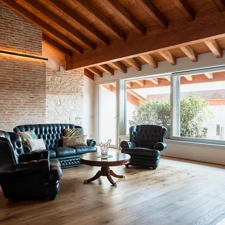 Pavillon Apartment *